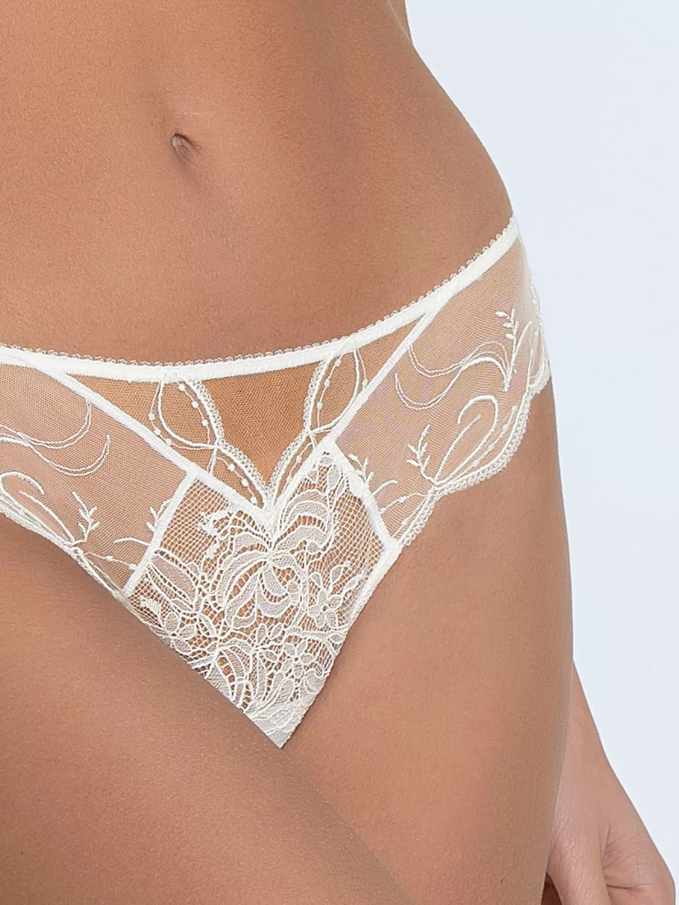 Kremowy Stringi Lise Charmel Bellissime Amour ACJ0032 - zdjęcie 3