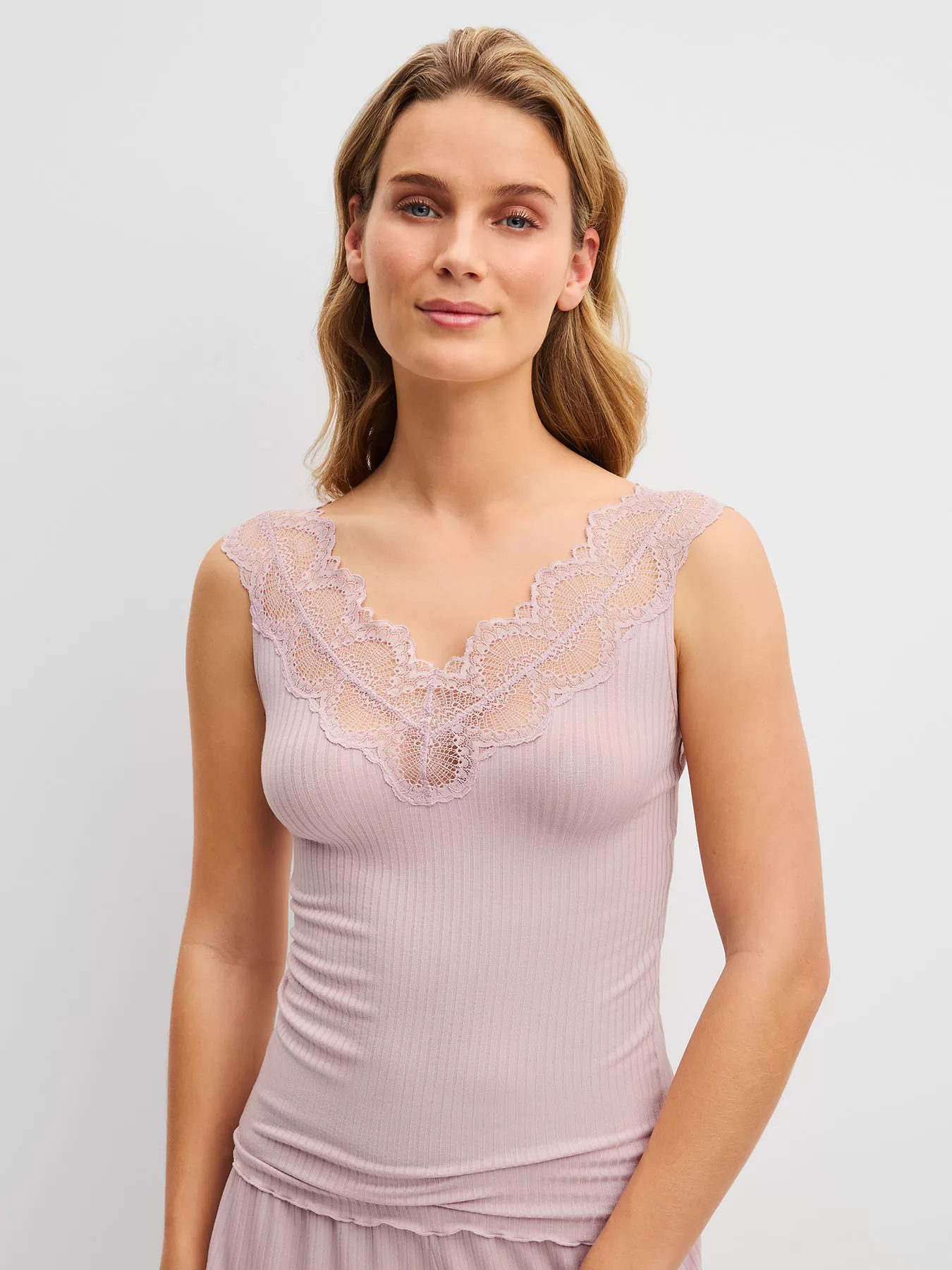Pudrowy róż, różowy Top damski Calida Feminine Lounge 14657 - zdjęcie 4