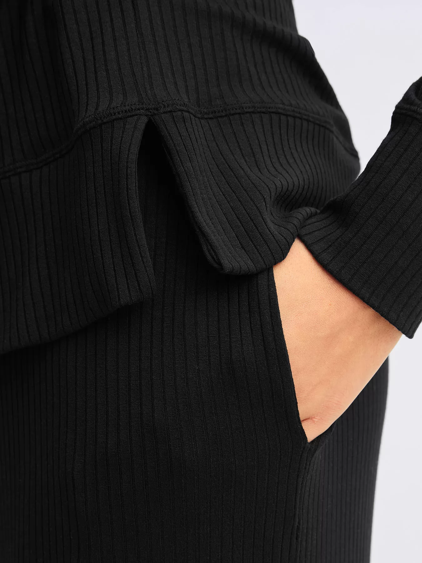 Czarny Koszulka longsleeve Calida Feminine Lounge 15007 - zdjęcie 4