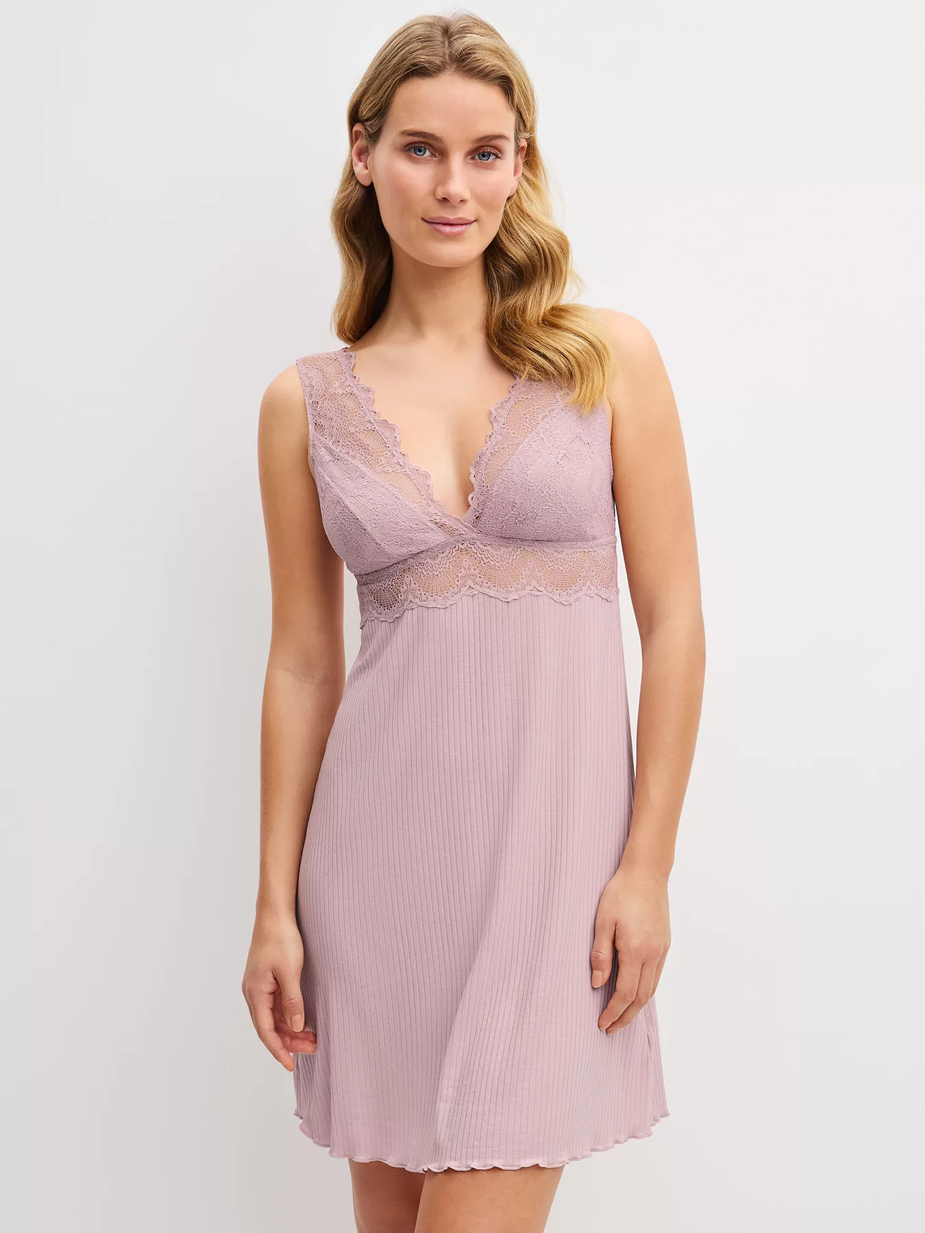 Pudrowy róż, różowy Koszula nocna Calida Feminine Lounge 30193 - zdjęcie 4
