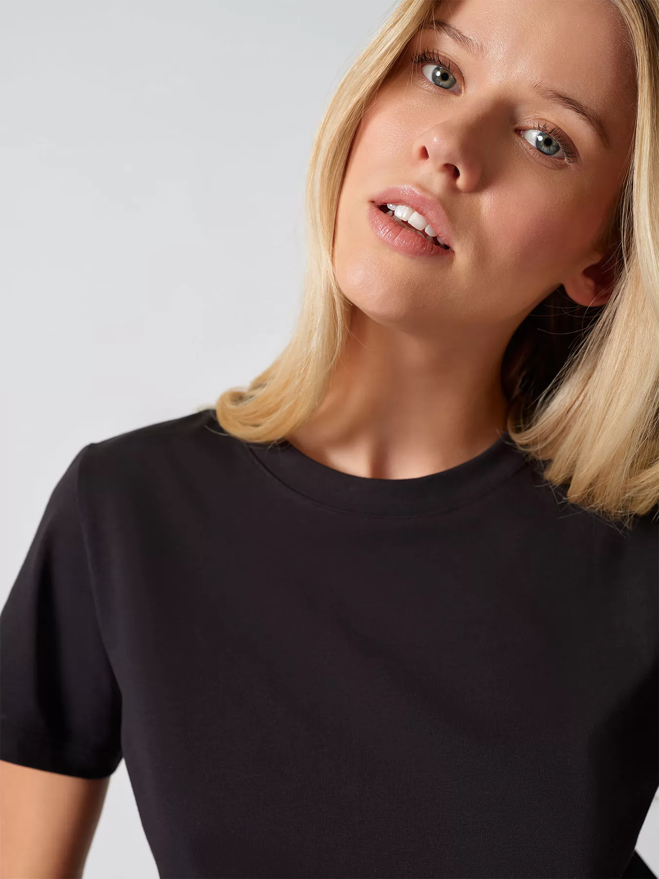 Czarny Koszulka damska Skiny Premium Heavy Tee 087525 - zdjęcie 2