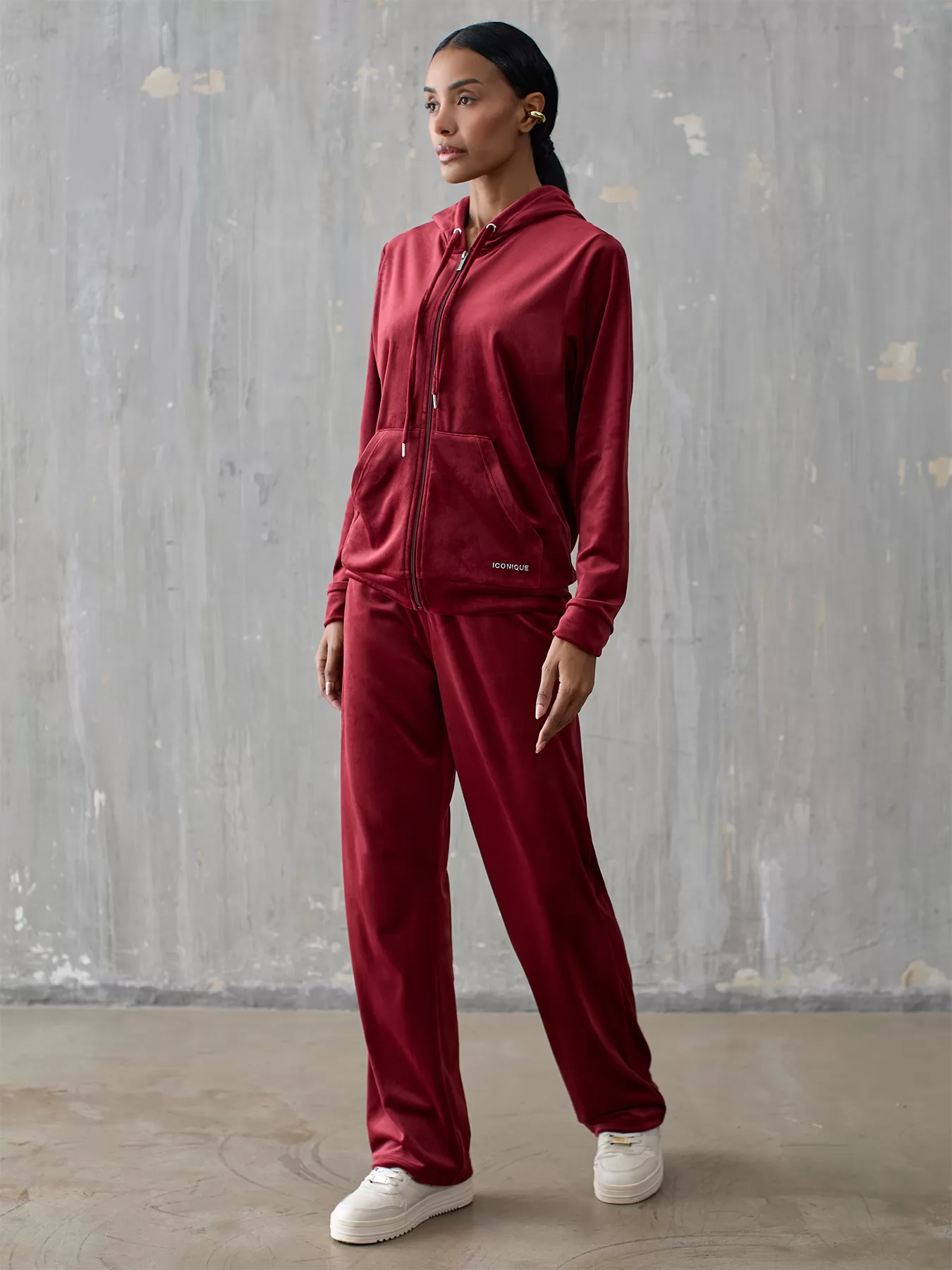 Czerwony Dres damski Iconique 26FW-24 - zdjęcie 1